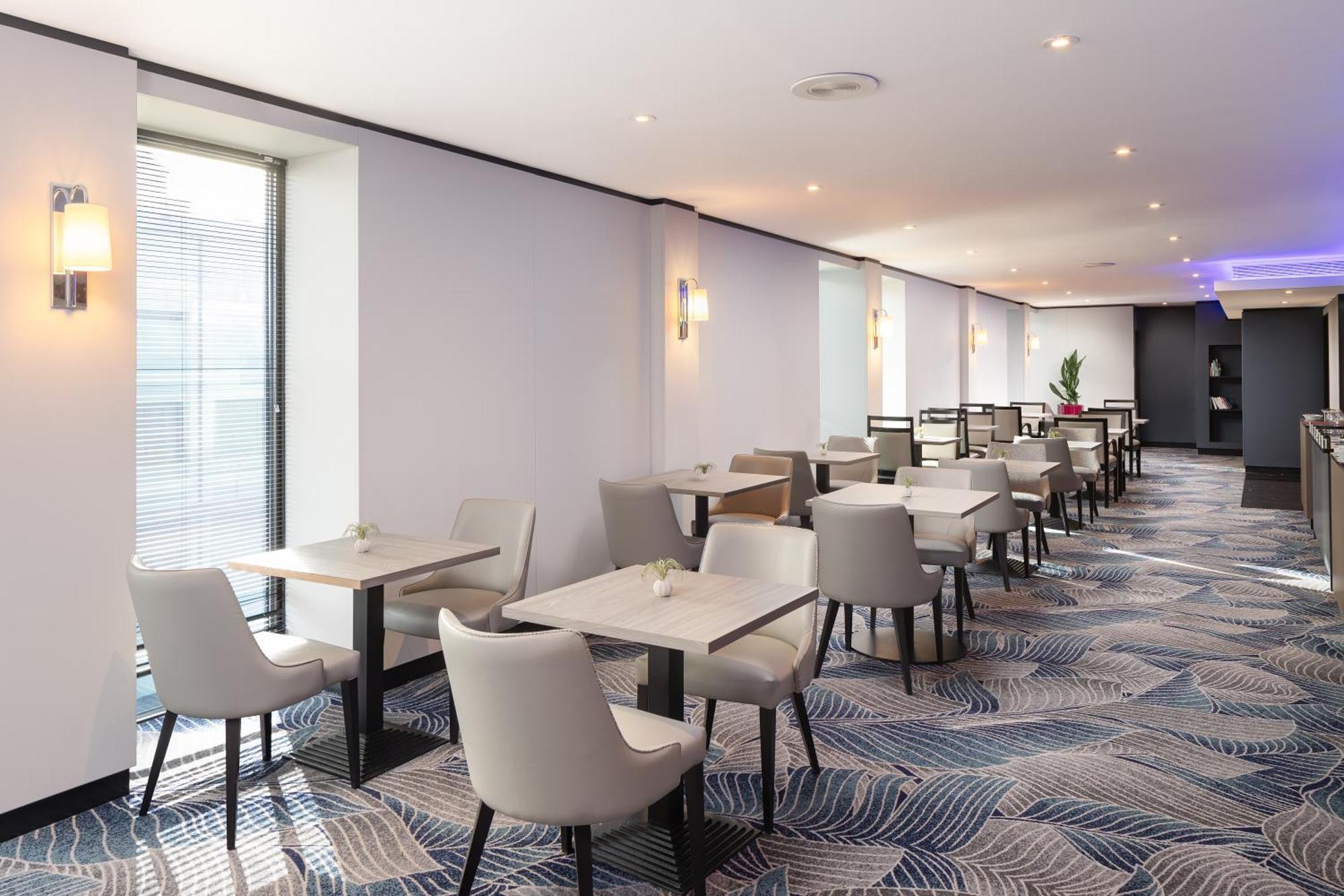 Hilton London Gatwick Airport Hotel 4*